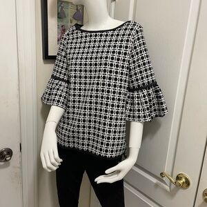 Max studio beautiful top wrinkle free fabric starchy with gorgeous design